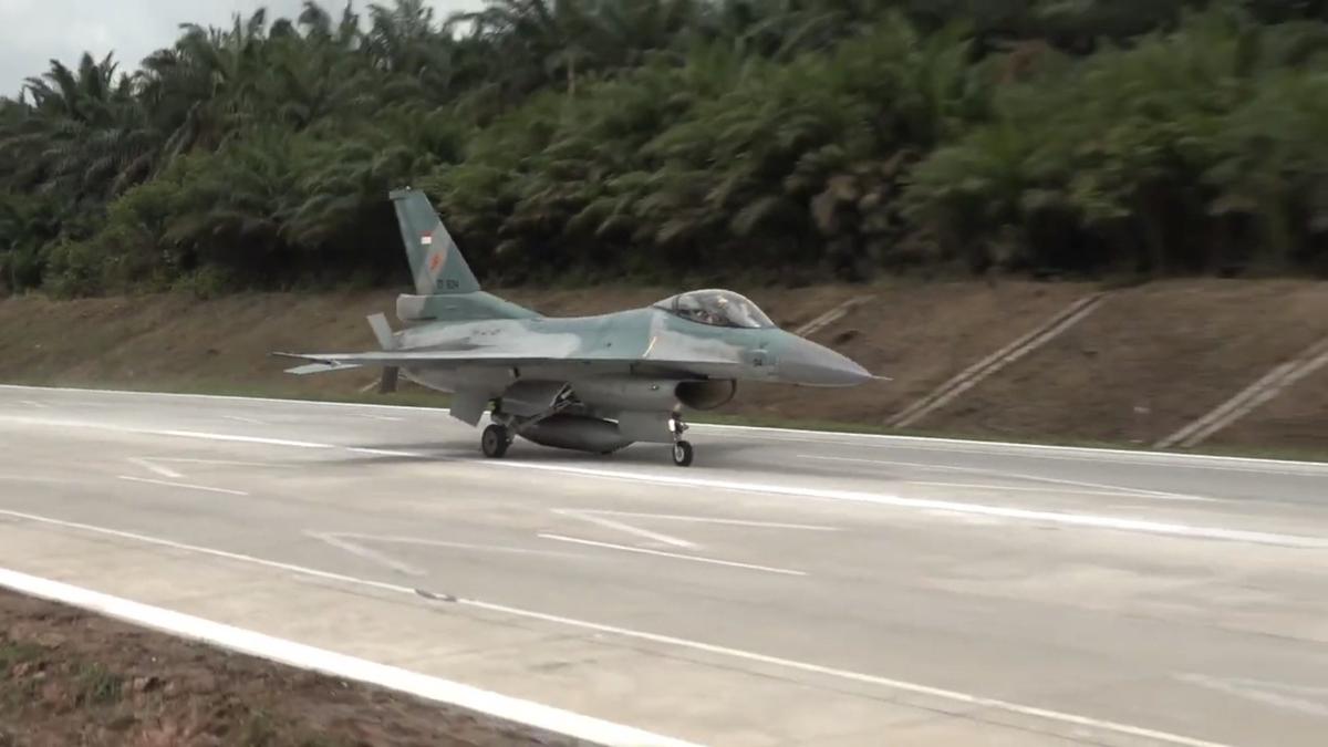 magerhidupp's tweet photo. South East Asia's "Highways are Runways" club 

🇸🇬🇹🇭🇮🇩 https://t.co/7ApwTwHjx1