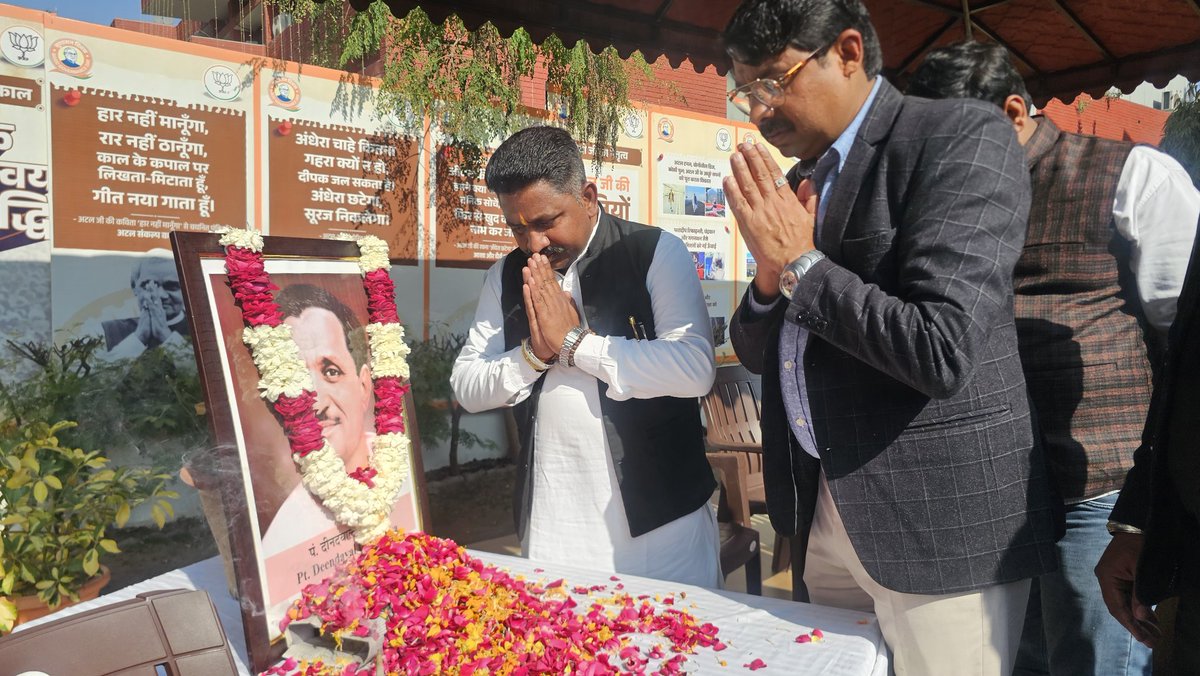 bjpscmorchachd's tweet photo. पंडित दीनदयाल उपाध्याय जी की पुण्यतिथि के अवसर पर चंडीगढ़ प्रदेश भाजपा द्वारा आयोजित पुष्पांजलि समारोह में अनुसूचित जाति मोर्चा, भाजपा चंडीगढ़ ने प्रदेश अध्यक्ष श्री अमित खैरवाल जी के नेतृत्व में मोर्चा के सभी पदाधिकारियों सहित सहभागिता करते हुए  श्रद्धासुमन अर्पित किए। https://t.co/vW9qAlV7uf