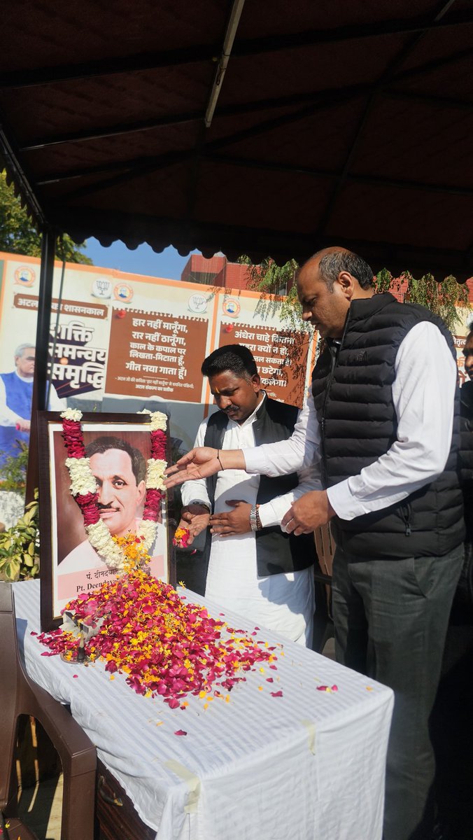 bjpscmorchachd's tweet photo. पंडित दीनदयाल उपाध्याय जी की पुण्यतिथि के अवसर पर चंडीगढ़ प्रदेश भाजपा द्वारा आयोजित पुष्पांजलि समारोह में अनुसूचित जाति मोर्चा, भाजपा चंडीगढ़ ने प्रदेश अध्यक्ष श्री अमित खैरवाल जी के नेतृत्व में मोर्चा के सभी पदाधिकारियों सहित सहभागिता करते हुए  श्रद्धासुमन अर्पित किए। https://t.co/vW9qAlV7uf