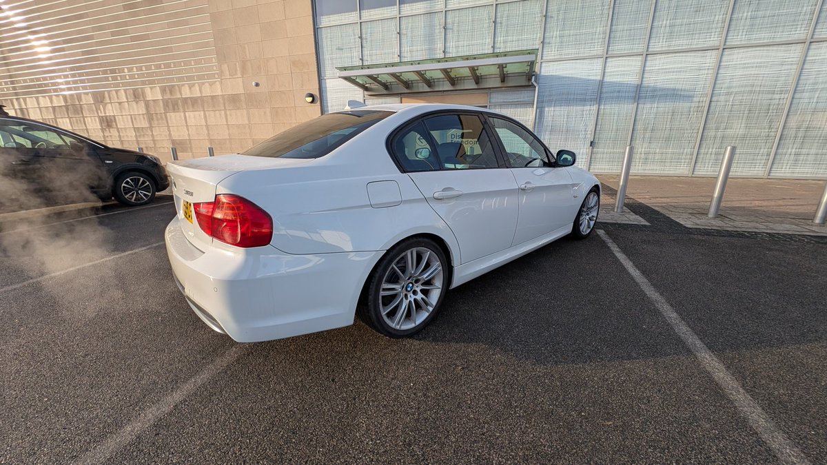 MomentumUK's tweet photo. BMW 318 M Sport for Sale

Finished in the best colour, minor marks, in excellent condition for the year.

FSH, brand new brakes, full leather 

Located in York, England https://t.co/xCnuae2uu6