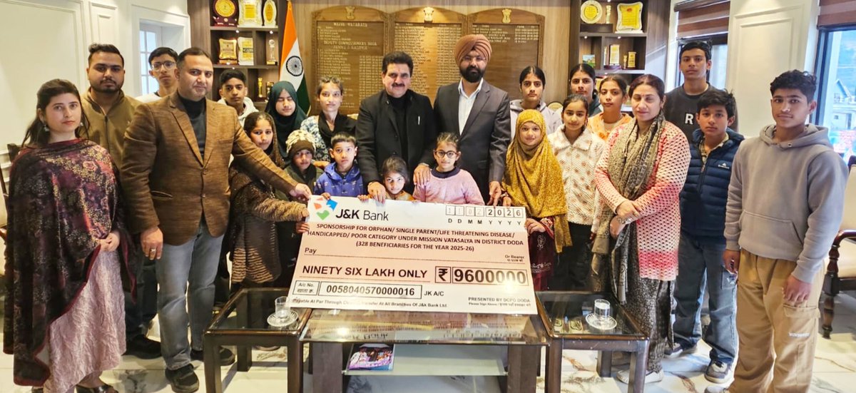 CentreDoda's tweet image. DDC Chairperson Sh. Dhananter Singh &amp;amp; DC Doda Sh. Harvinder Singh, IAS distributed Rs. 96 lakh NIC Sponsorship assistance to 328 beneficiaries under #MissionVatsalya, strengthening child welfare &amp;amp; social security in #Doda.
#ChildWelfare #SocialWelfare 
#GoodGovernance
@diprjk