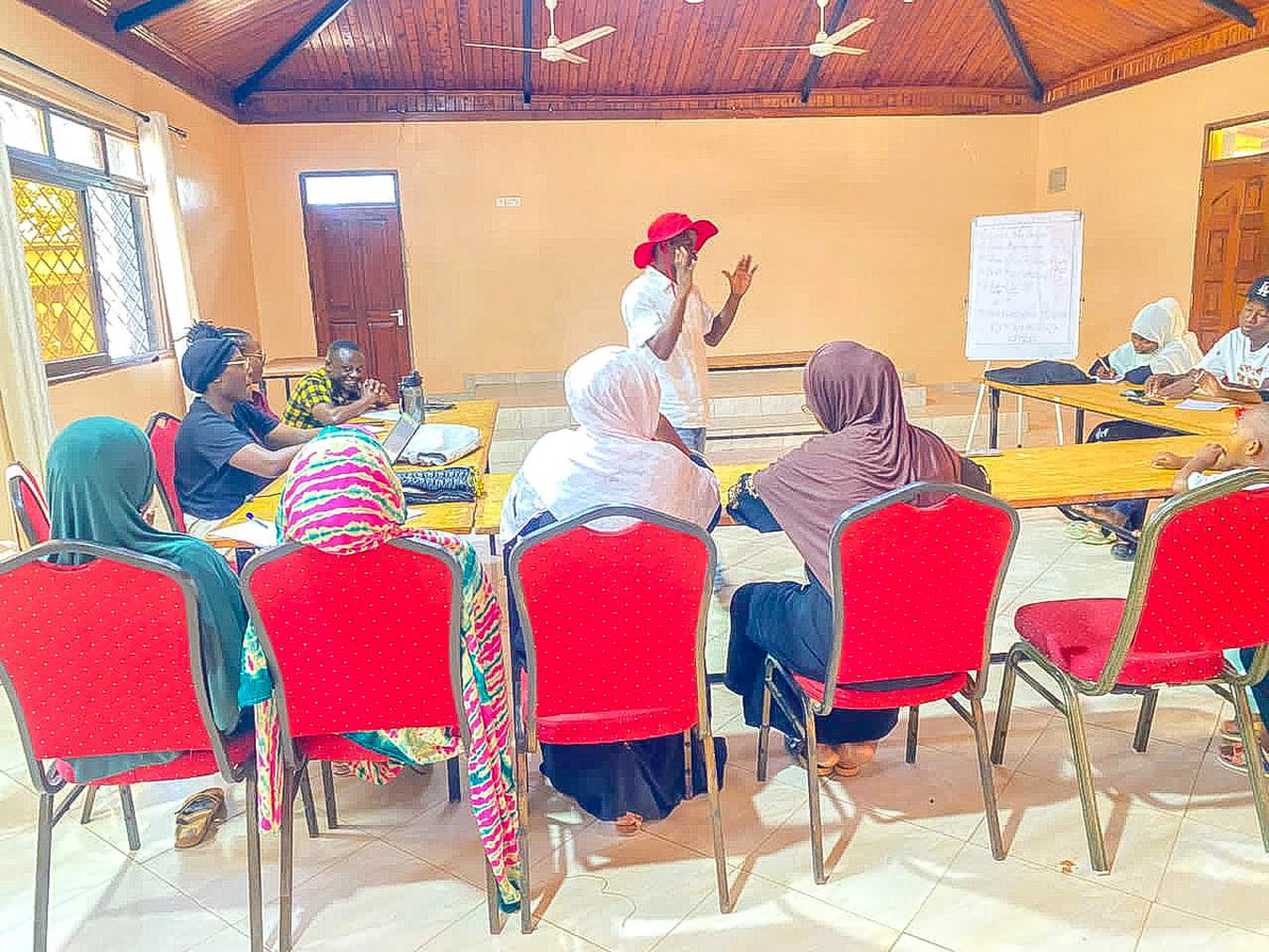 RedcrossKwale's tweet photo. As part of the In-School Program, we sensitized 15 volunteers on topics such as dissemination, first aid and fire safety, life skills, among others. The volunteers will sensitize these topics to learners through the Red Cross clubs we have in different schools in Kwale County. https://t.co/j5ydqKDwDR
