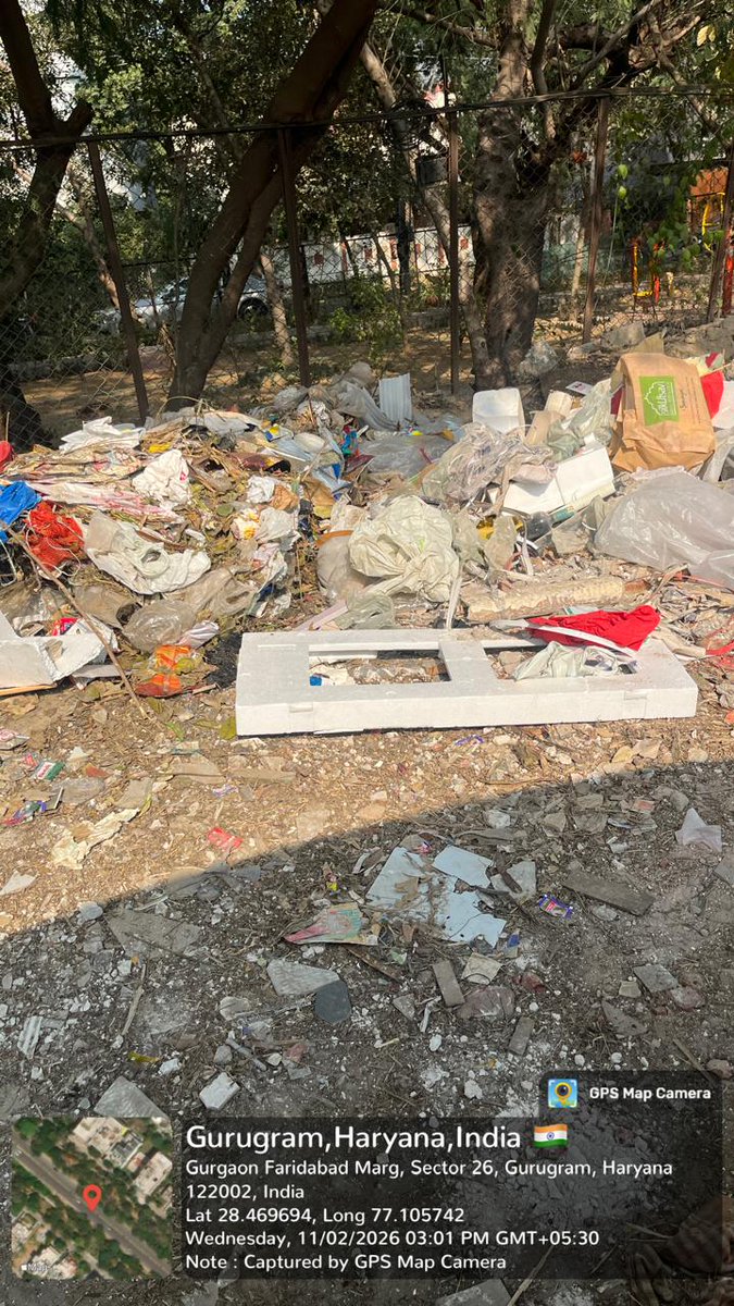 Garbage lying on Gurgaon Faridabad road near dlf 1 <a href="/MunCorpGurugram/">MCG</a> <a href="/PradeepIAS_HR/">Pradeep Dahiya</a>