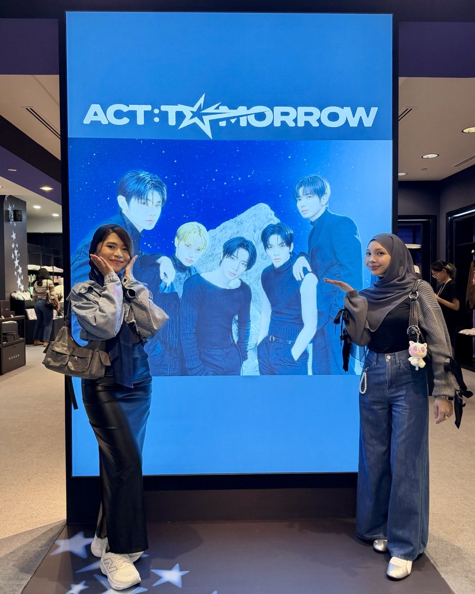 everythinggyu's tweet photo. #TXTinKL act: tomorrow pop up 💙 https://t.co/r09NeE4V0F