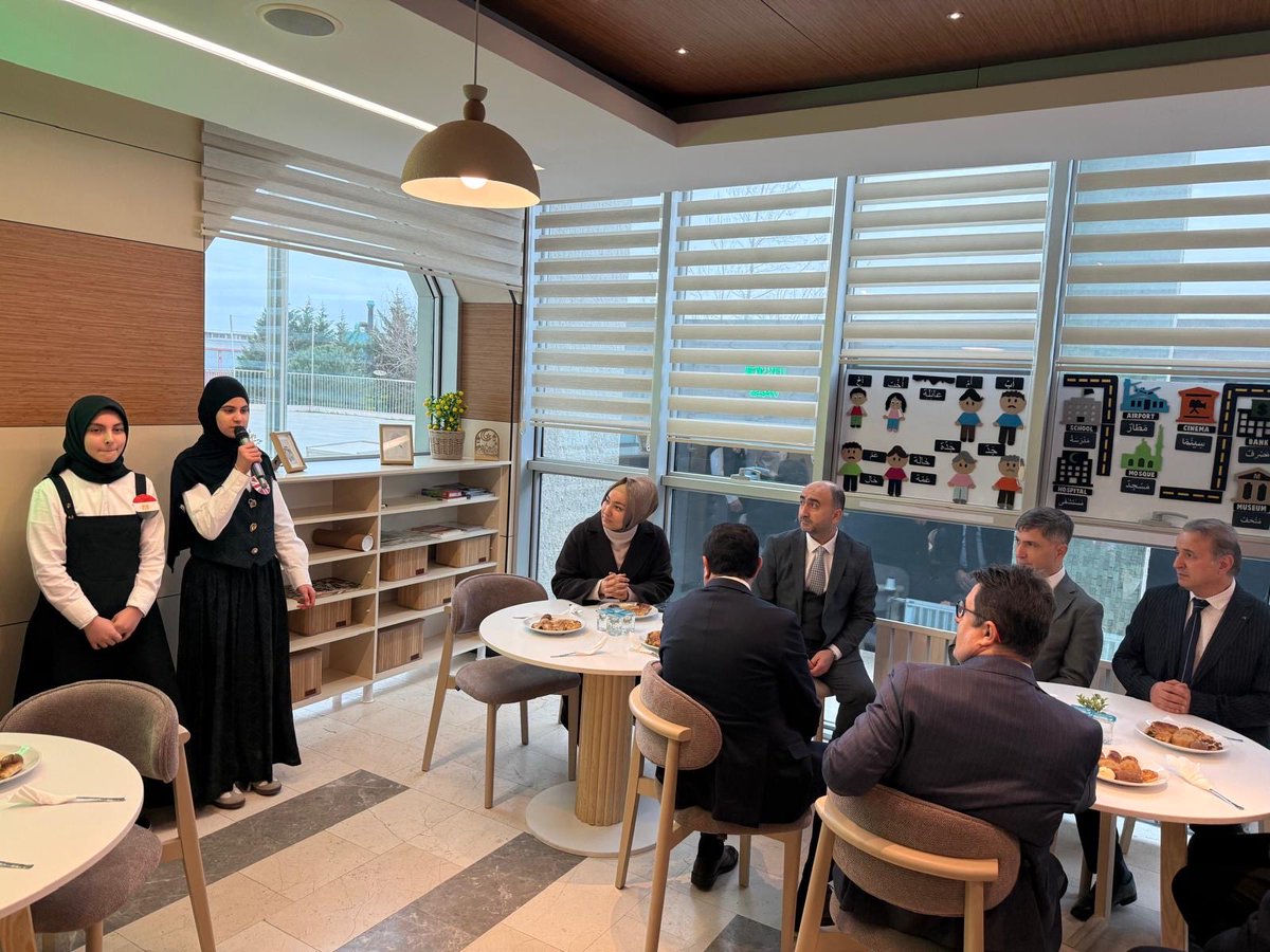 Şehit Metin Arslan Kız AİHL bünyesinde oluşturulan DilHâne, Hikmet Atölyesi ve Soru Çözüm Merkezi düzenlenen törenle açıldı.

Çorlu Kaymakamı Niyazi Erten ve İl Millî Eğitim Müdürümüz Dr. Aziz Yeniyol’un katılımıyla gerçekleştirilen programda, eğitime katkılarından dolayı