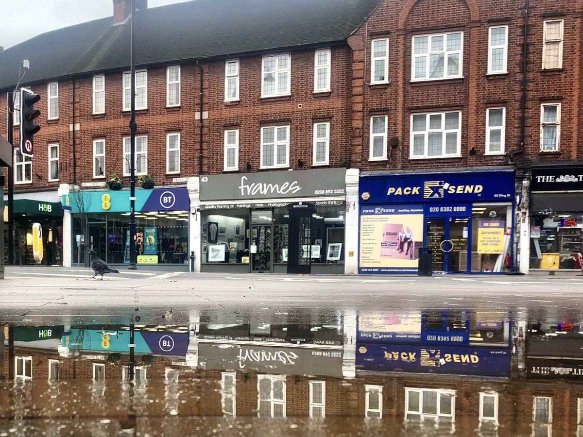 ruths_gallery's tweet photo. Only a pigeon seen at a deserted Twickenham this morning !
#twickenham #pigeon #puddle #refection #puddlephotography https://t.co/ubZGCaLKBC