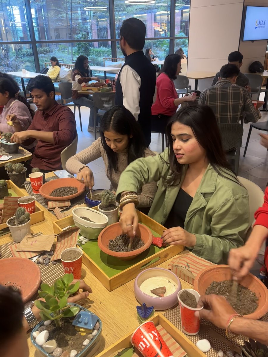 PixelCrayons tweet media