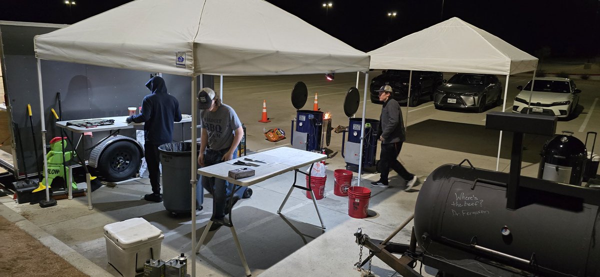 3 hr in and going strong. 
#TheStandard
#SuckleBusters #TexasBBQ #BestInTexas
@SuckleBuster 
<a href="/WalnutGroveHS/">Walnut Grove High School</a>⁩ ⁦<a href="/ProsperISD/">Prosper ISD</a>⁩ ⁦<a href="/Chip_Peeples/">Chip Peeples</a>⁩ ⁦<a href="/Hferguson28/">hferguson</a>⁩ ⁦<a href="/prosperCTE/">Prosper CTE</a>⁩ ⁦<a href="/TheGroveCTE/">Walnut Grove HS CTE</a>⁩ ⁦<a href="/TheGroveMedia/">Grove Media</a>⁩ <a href="/hsbbqinc/">High School BBQ Inc</a>⁩