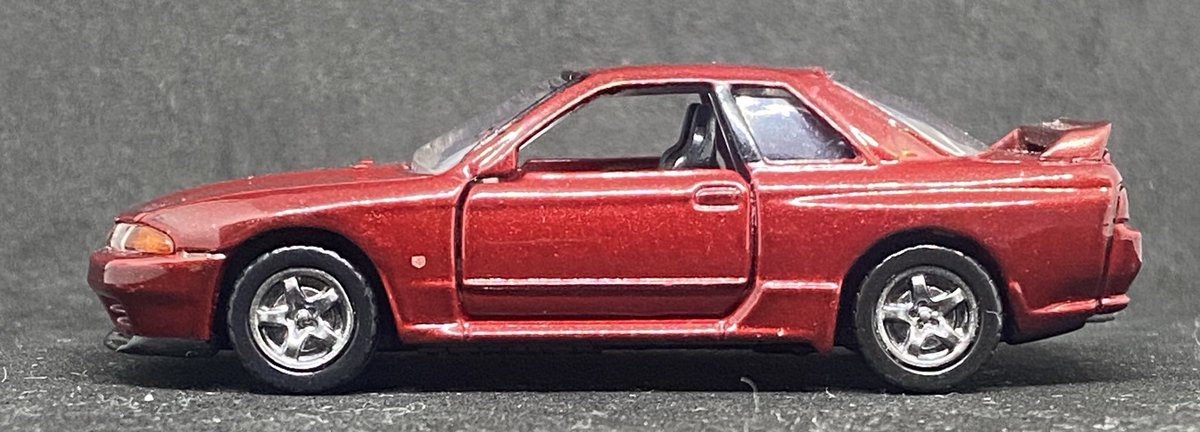 jyonagino's tweet photo. トミカ『スカイラインGTR 32R』のワインレッド☆彡前後バンパーの角に塗装剥がれあり。手持ちにワインレッド無かったので「シャアレッド」で塗ったら浮いた♪
ꉂꉂ(ˊᗜˋ*)
#トミカ
#スカイライン
#GTR
#32R https://t.co/j7X437kp6x
