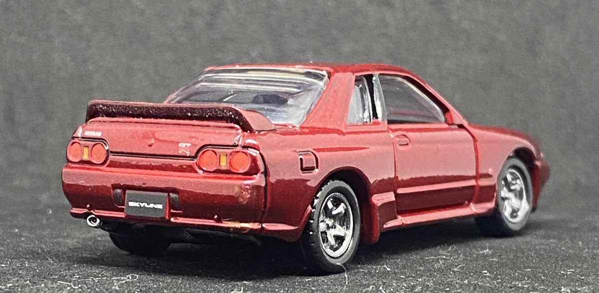 jyonagino's tweet photo. トミカ『スカイラインGTR 32R』のワインレッド☆彡前後バンパーの角に塗装剥がれあり。手持ちにワインレッド無かったので「シャアレッド」で塗ったら浮いた♪
ꉂꉂ(ˊᗜˋ*)
#トミカ
#スカイライン
#GTR
#32R https://t.co/j7X437kp6x