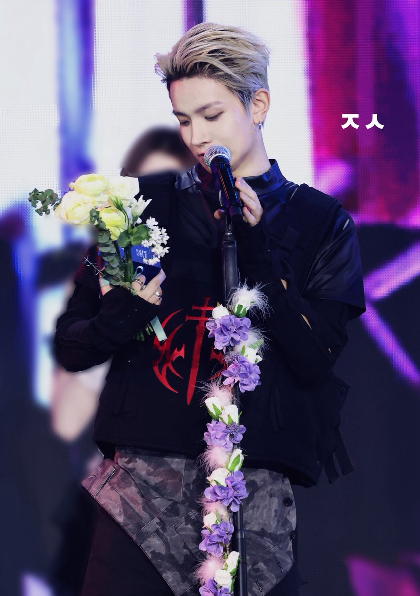 likeyouhee's tweet image. Heeseung's name was clearly engraved on the award trophy. crying ㅠㅠ

“GLOBAL CHOICE (BOY) - ENHYPEN HEESEUNG”