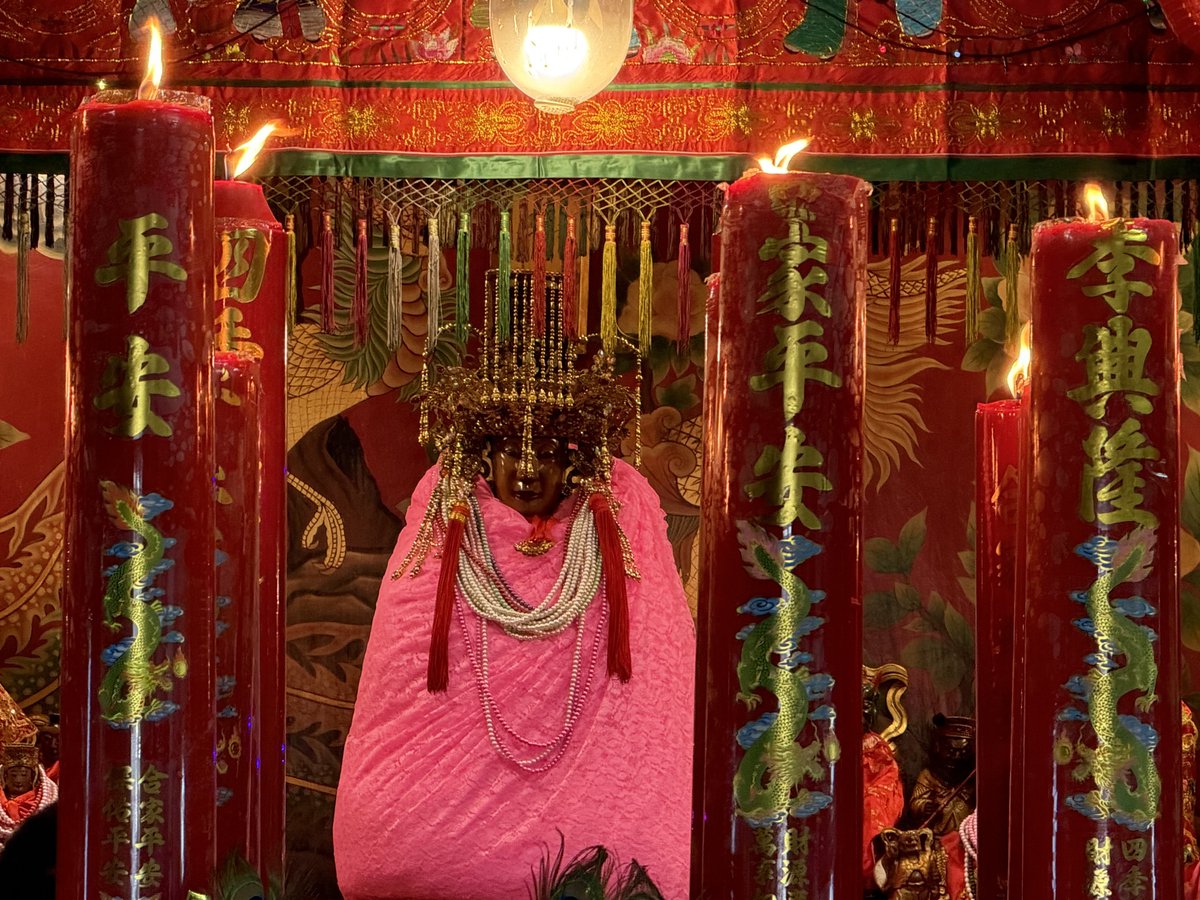 skywind_fm's tweet image. แชร์ทริกในการไหว้เทพจีนแล้วรู้สึกว่าได้ผลเอง
-ก่อนอื่นเลยรู้สึกเองว่าต้องแต่งตัวสวย 55 เหมือนเราไปเจอญาติผู้ใหญ่
-ไหว้ทีกง (ฟ้าดิน)ก่อนขอให้ท่านเปิดทาง
-ตอนอธิษฐานกับเทพประธาน แนะนำตัวบอกชื่อ-นามสกุล ให้ชัดเจน
-ที่สำคัญ  ควรขอพรแค่ข้อเดียว ที่ต้องการที่สุดค่ะ  (หลายข้อมักไม่ได้)