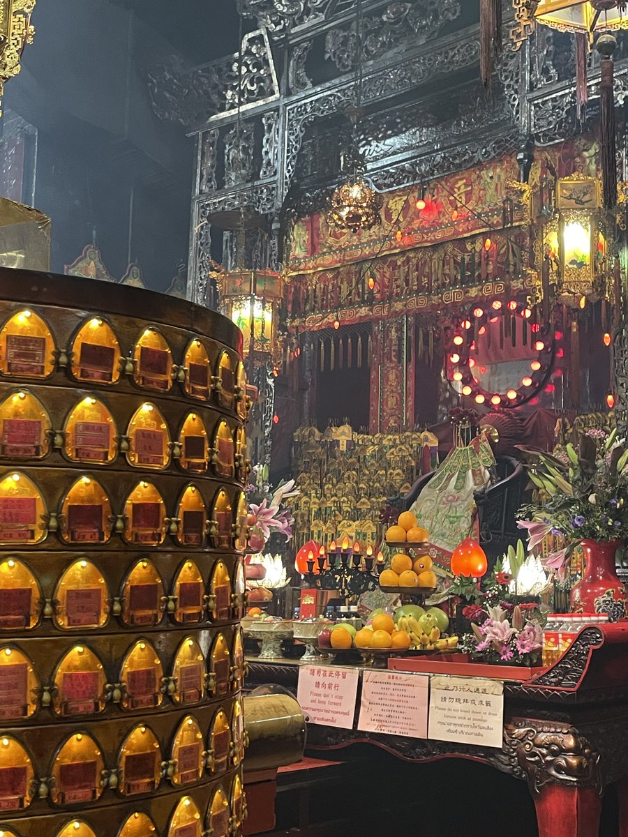 skywind_fm's tweet image. แชร์ทริกในการไหว้เทพจีนแล้วรู้สึกว่าได้ผลเอง
-ก่อนอื่นเลยรู้สึกเองว่าต้องแต่งตัวสวย 55 เหมือนเราไปเจอญาติผู้ใหญ่
-ไหว้ทีกง (ฟ้าดิน)ก่อนขอให้ท่านเปิดทาง
-ตอนอธิษฐานกับเทพประธาน แนะนำตัวบอกชื่อ-นามสกุล ให้ชัดเจน
-ที่สำคัญ  ควรขอพรแค่ข้อเดียว ที่ต้องการที่สุดค่ะ  (หลายข้อมักไม่ได้)