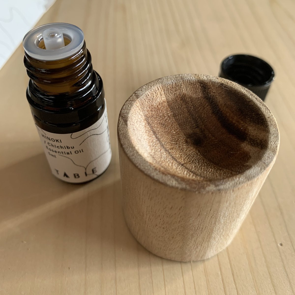 _SunshineSmile_'s tweet photo. コエタスのモニターで頂いたHINOKI 枝葉 / Chichibuのレビューです🌿
埼玉県秩父地方で間伐された檜を活用したエッセンシャルオイル。
檜はやっぱり爽やかでいい香り✨
リラックス・リフレッシュしたい時にぴったり!
ヨガの前にも垂らして使っています。
#コエタス #PR #tabie #ヒノキ #秩父 https://t.co/5hXweaFl7J