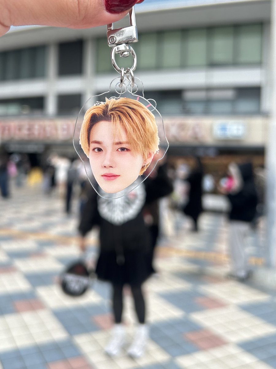 เท่วตปทครั้งแรก ขึ้นเครื่องบินครั้งแรก ได้เห็นหิมะตกครั้งแรก ดูคอนเทรเชอร์ตปทครั้งแรก ได้ทำอะไรใหม่ๆที่ไม่คิดว่าจะกล้าทำ ไอ่สมทำให้นี่กล้าออกจากคอมฟอทโซน ละเปิดประสบการณ์ใหม่ๆมาก เปนความทรงจำที่ดีมากแน่ๆ รักสมบัติว่ะ 🫶🏼🩵