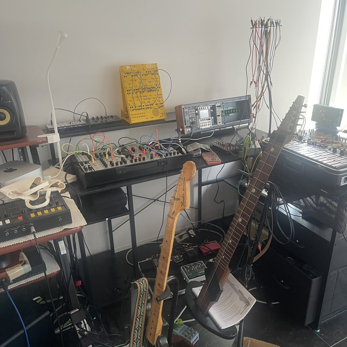 iYukiko's tweet image. モーリーがいなくなって2週間になろうとしています。皆さんから沢山励ましの言葉をいただいて、本当に感謝してもしきれない。全部読んでます。実は何度も。力を貰ってます。そして感じるのは、時間って前にしか進まない、Show must go onなんだなあ、という事。不思議ですらある。