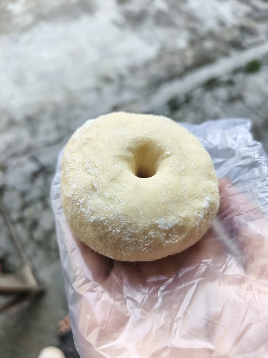 esok minggu aku sama pacarku mau ketemuan [first date], and pacarku menyiapkan donat untukku.🫶