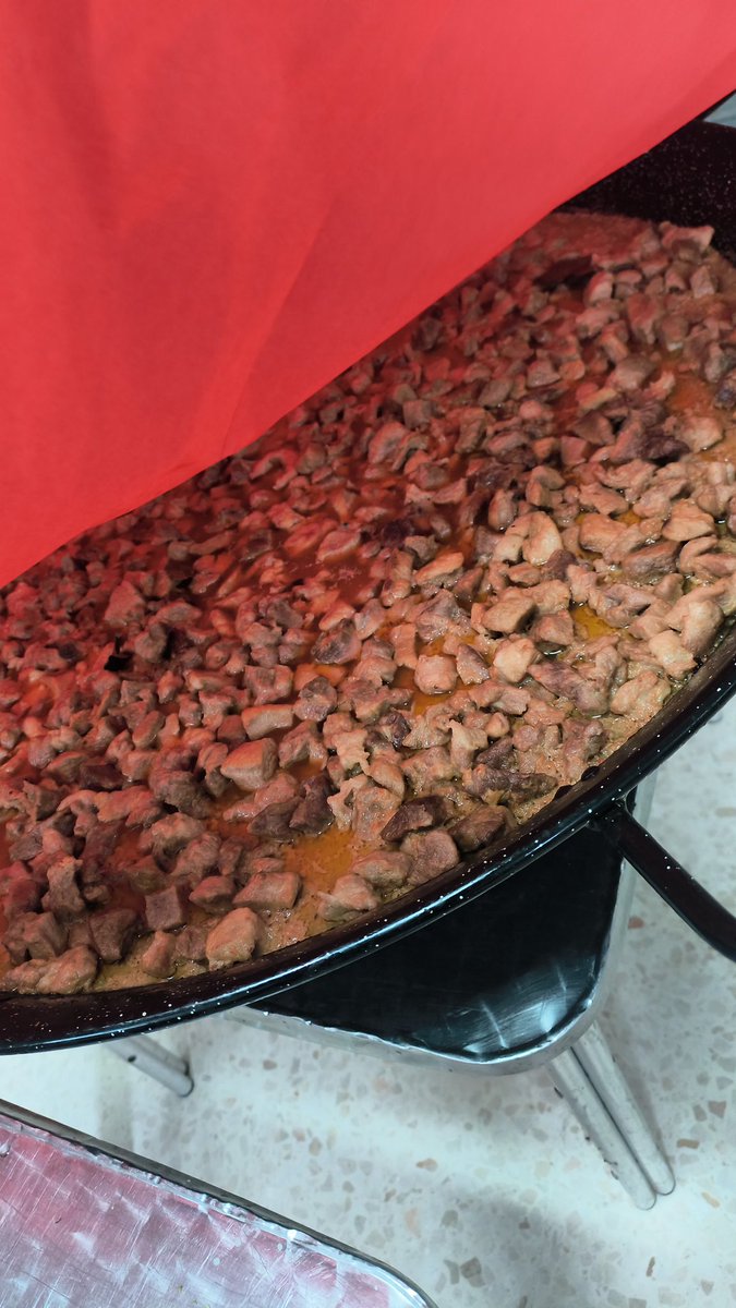 Fotos del Domingo pasado donde nuestros peñistas disfrutaron de un Domingo de #Xerez.
Pudimos disfrutar del partido de nuestro equipo y degustar un arroz con carne 🥘
Día de convivencia #Xerecista 
#ConLosColoresDelXerezTodosUnidos #EsteponaXerez