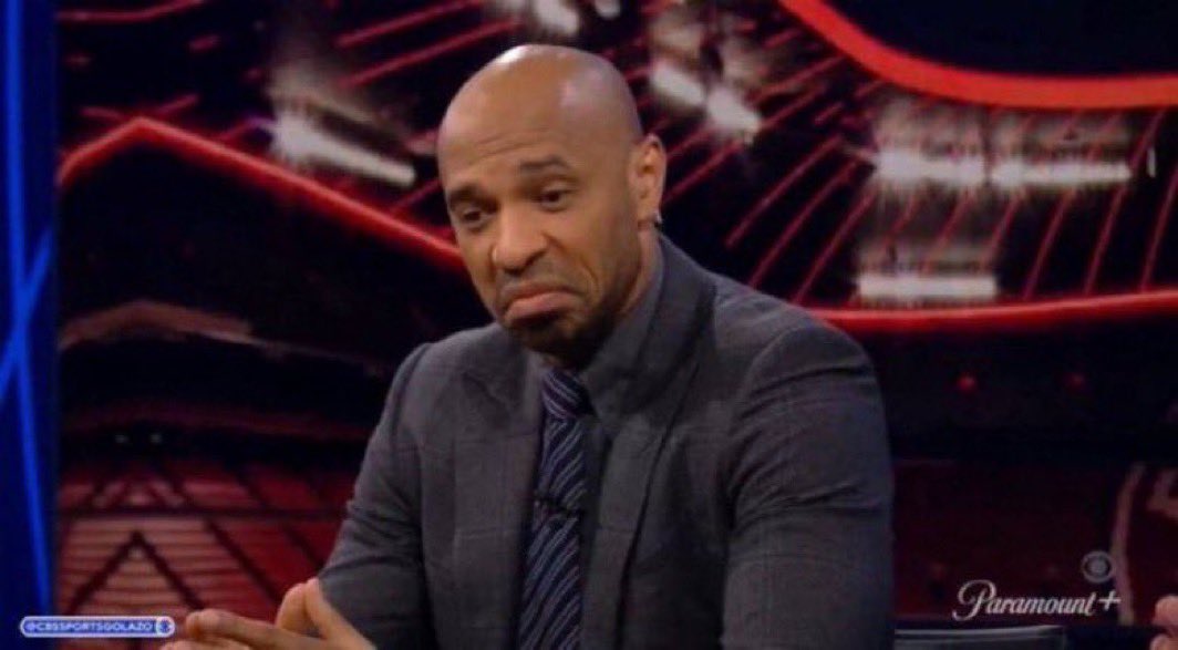 I went to a location in Lekki to barb hair only to see that they are male and female barbers and they were dressed like waitress and the men were on suit.

As them put apron for my neck he say the price na 10000 naira for hair cut. 

10k for bald head? Osapa London na London?