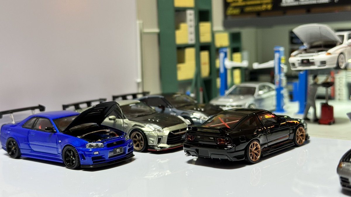 カスタムしたmicroturboの180SXを製作中のジオラマに並べて撮影してみ