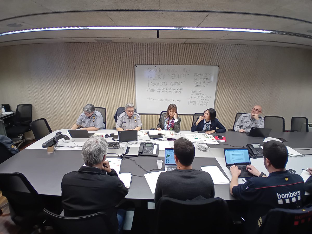 Risc extrem de ventades a Catalunya: es limita la mobilitat i se suspèn l'activitat educativa i assistencial demà, entre les 0 i les 20 h. S’enviarà un Es-Alert a la població per informar de tot plegat.

ℹ️ gen.cat/4rj7Fdq

#AlertaCat #VENTCAT #ProteccióCivil