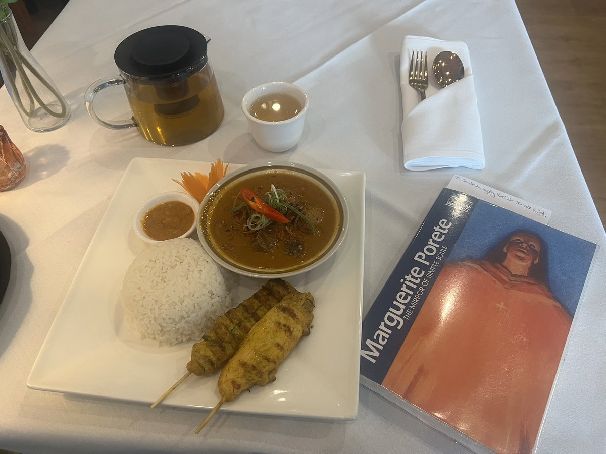 mark_kynaston's tweet photo. Thai lunch 🥗 with Marguerite #Porete https://t.co/UpCuVipxGV