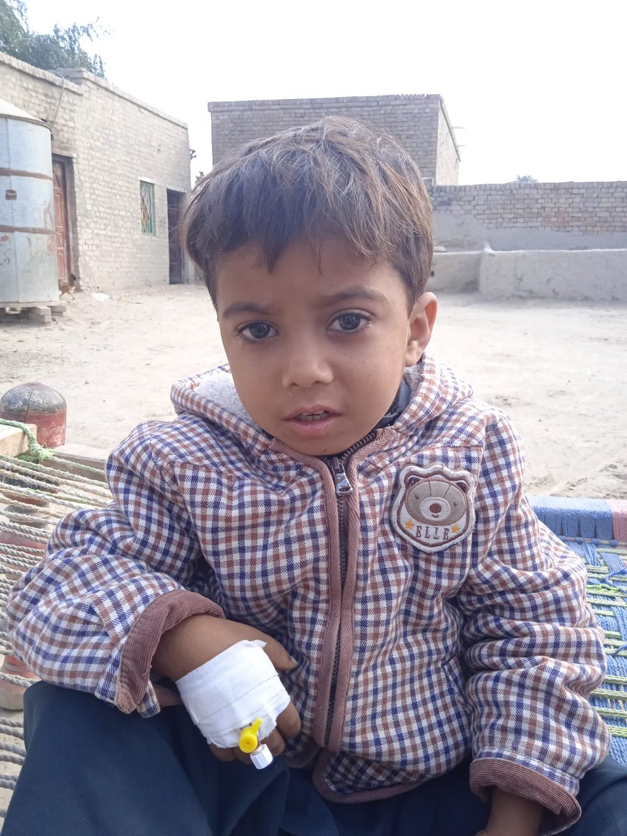 اس بچے کیلے پوسٹ کر دیں یہ تھیلسمیا کا مریض ہے پشاور میں انکا علاج چل رہا تھا انکے گھر والوں کے مالی مشکلات کی وجہ سے اس بچے کا علاج 8 ماہ سے نہیں ہو رہا جس وجہ سے اس بچے کی طبیعت خراب رہتی ہے ۔۔

یہ بچے کے گھر والوں کا ایزی پیشہ نمبر ہے اس نمبر پر کال بھی کر سکتے ہو