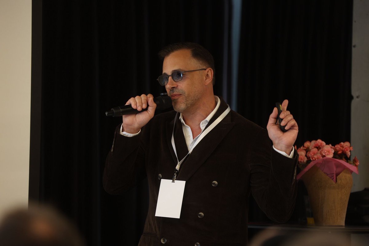 Jonny Caplan tweet media