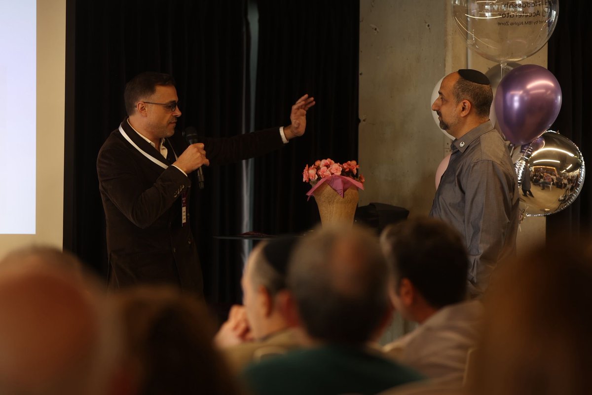 Jonny Caplan tweet media