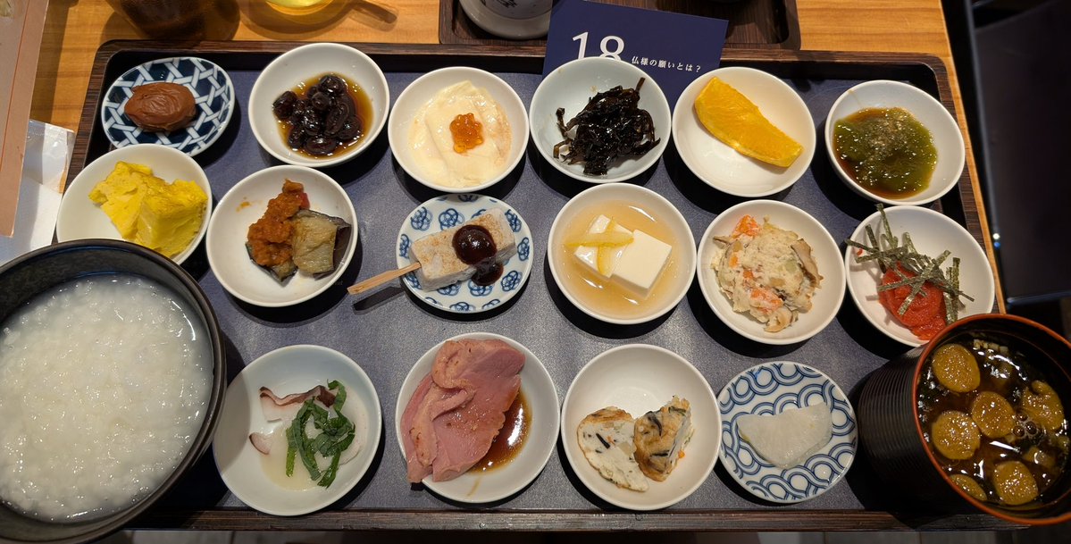 SpringhorseChip's tweet image. 7時30分、築地本願寺到着✨
久し振りに春馬君に会ってきた🌸🐎
朝から読経も聞けて、ゆっくり春馬君とお話して、泣けてきた😢
そして、ずっと食べたかった朝ごはん🍚美味しかったー🥰

氷川きよしさんの舞台には、天外者に出演されていた丸山智己さんが😊
舞台もコンサートも楽しめました✨