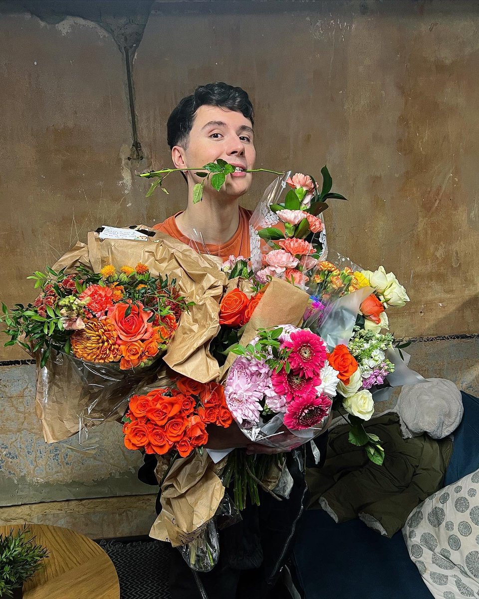 theamazingphil's tweet image. two years since dan’s final wad show 😭🧡