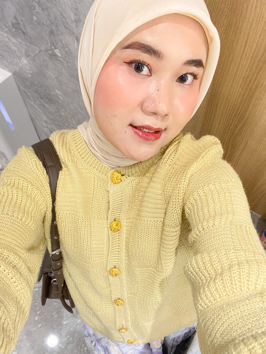 riskyrizukii's tweet photo. I lov my mascara ✨💓

Hasilnyaa natural tapo tetep lentik cantik? Kaya paham gasie bikin makeup hidup 😙 https://t.co/S0Z0Mt1dXg