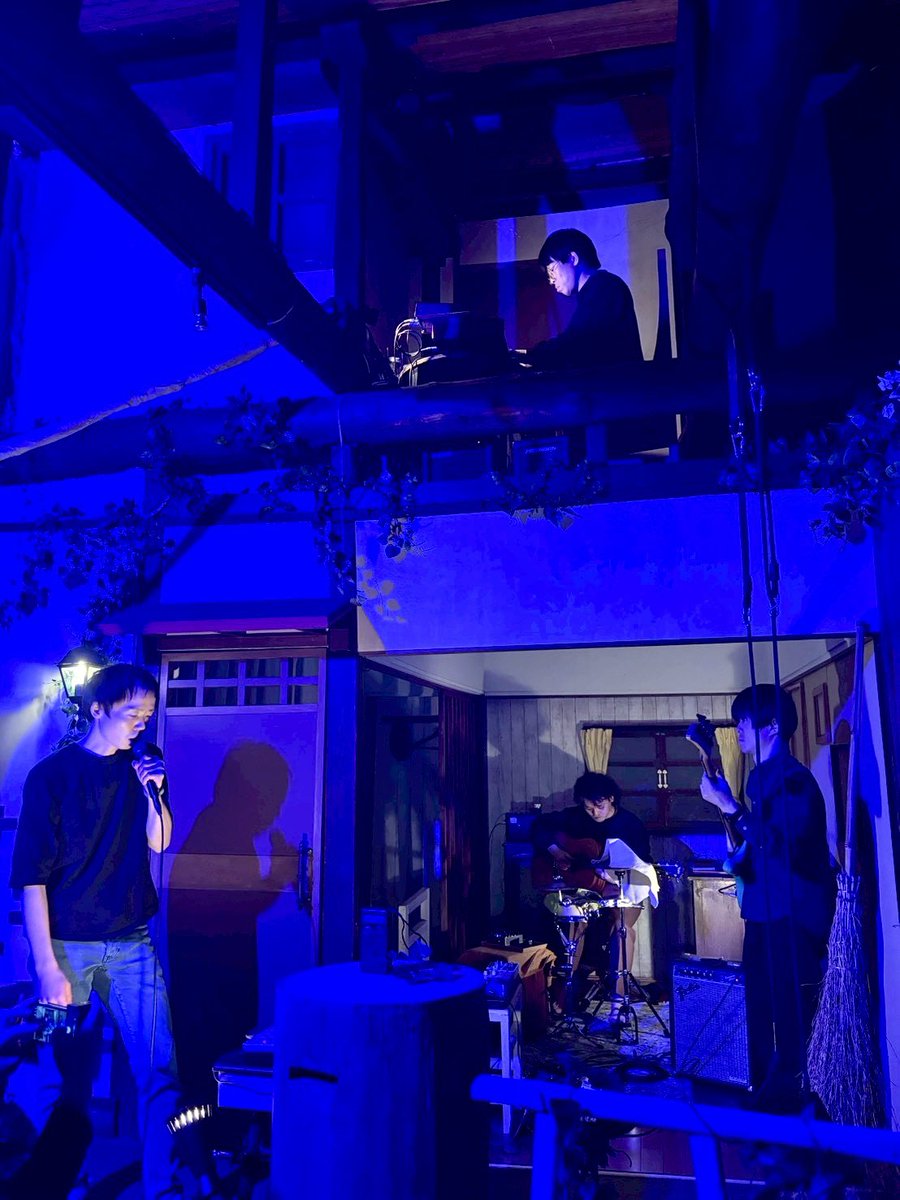 白線の内側 tweet media