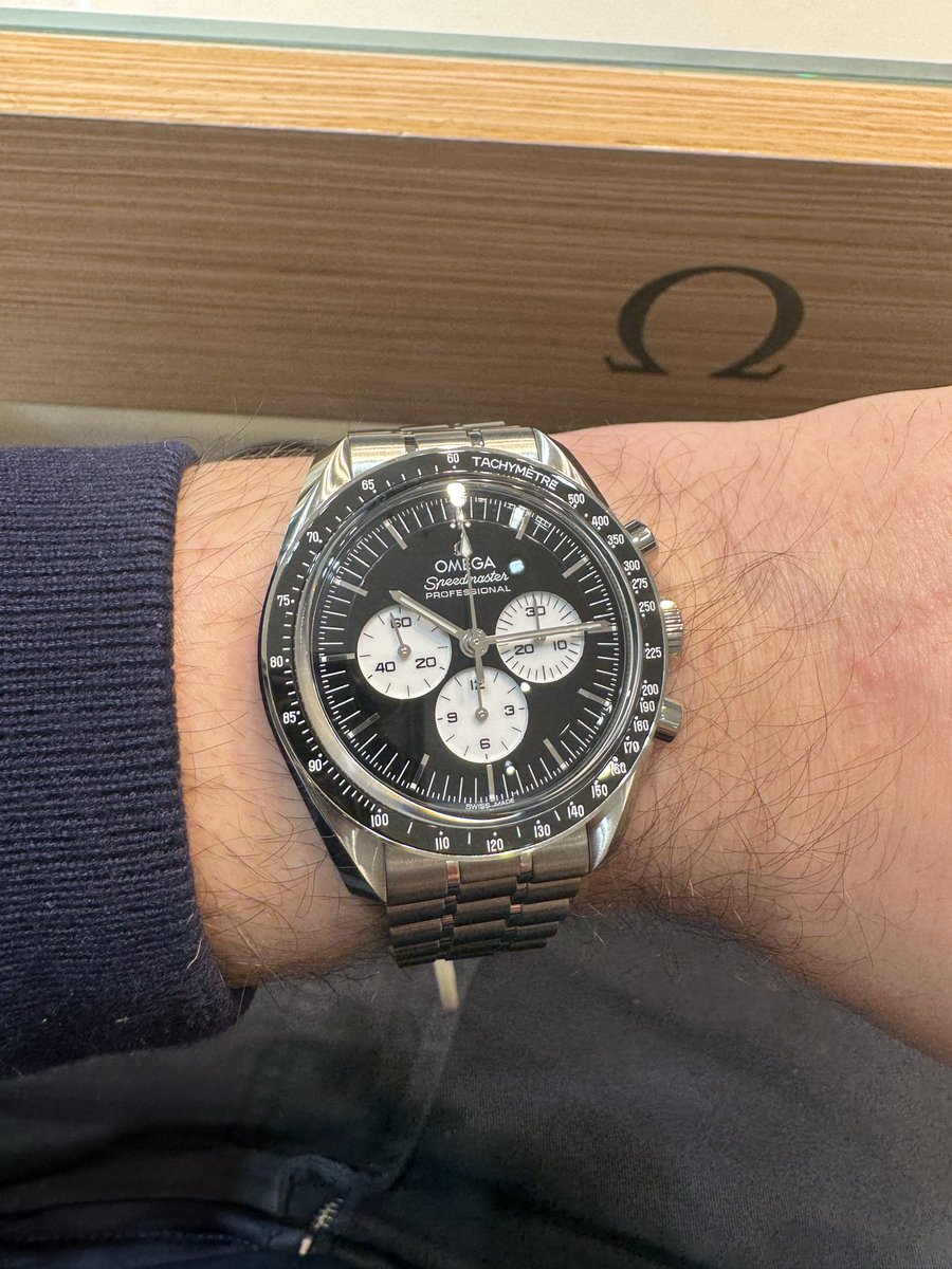 Quelle classe, cette laque noire dans la Speed est magnifique.