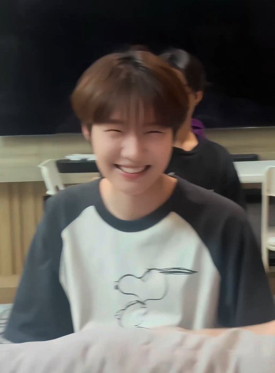 ยิ้มตาขีดไม่เปลี่ยนเยยย น่ารักม้ากกกกก☺️💗🤏🏻