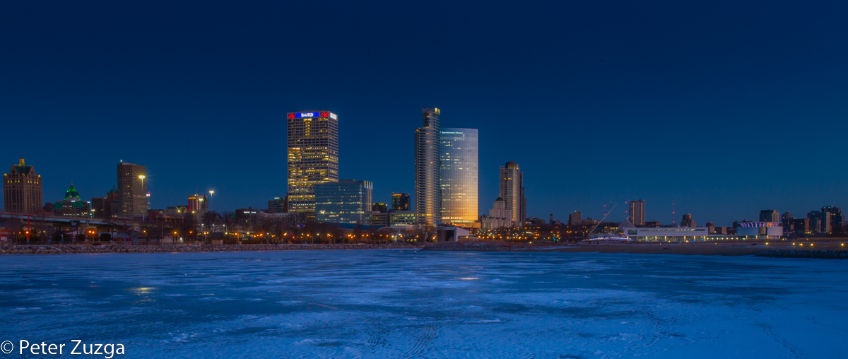 PeterZuzga's tweet photo. The first rays of the sun reflecting off the Milwaukee skyline before sunrise today. #Milwaukee #wiwx #sunrise https://t.co/7bqMG5admr