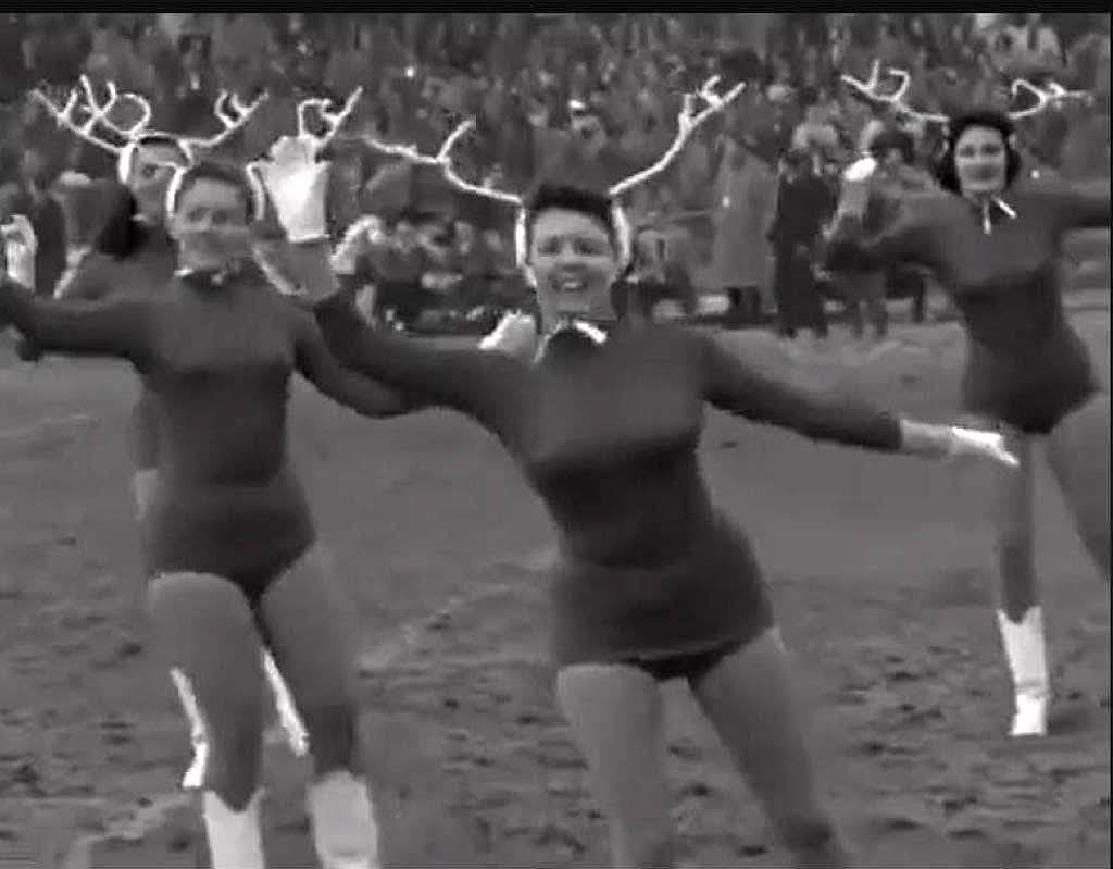 Enero de 1958. Durante el clásico de verano "Copa Manzanares", un grupo de chicas que se percibían ciervos invaden el campo del estadio Centenario para protestar por la caza indiscriminada de este animal. Fue lo más divertido de la jornada porque el partido terminó 0 a 0.