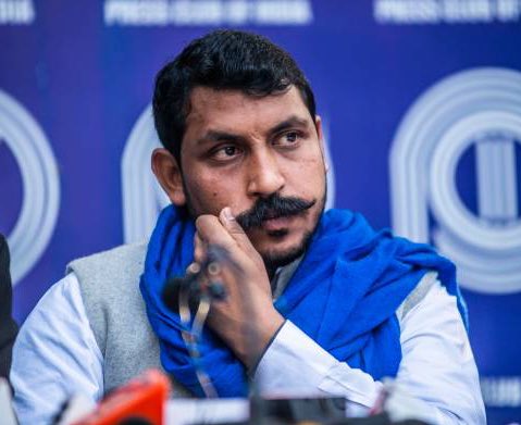 आज जंतर-मंतर पर चन्द्रशेखर आजाद का आंदोलन देखकर मुझे इतना तो भरोसा हो गया कि यह शख्स अकेला ही समस्त मनुवादी ताकतों पर भारी है 🔥

इसका सबसे मुख्य कारण है <a href="/BhimArmyChief/">Chandra Shekhar Aazad</a> को मिलने वाला जनसमर्थन और उनके पीछे मर-मिटने को तैयार बैठा विशालकाय बहुजन समाज....!!