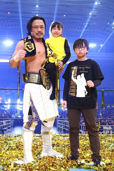 #OnThisDay in 2025: New Japan: Osaka Prefectural Gymnasium, Osaka: Hiroki Goto defeated Zack Sabre Jr. to win the IWGP Worlds Heavyweight Title, his first reign with New Japan’s top belt.

Pictured with his second daughter, and first son.