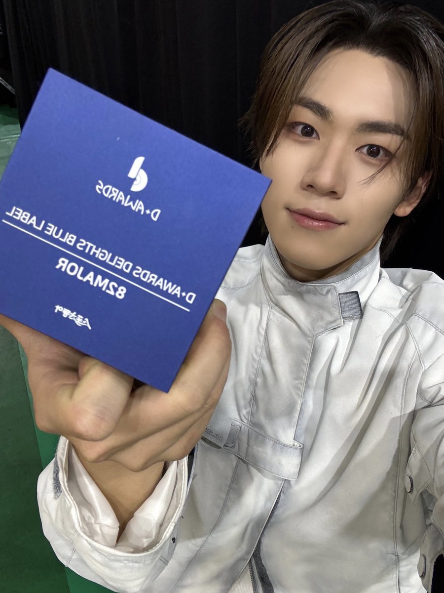 오늘따라 유난히 눈썹만 보임 땨..//