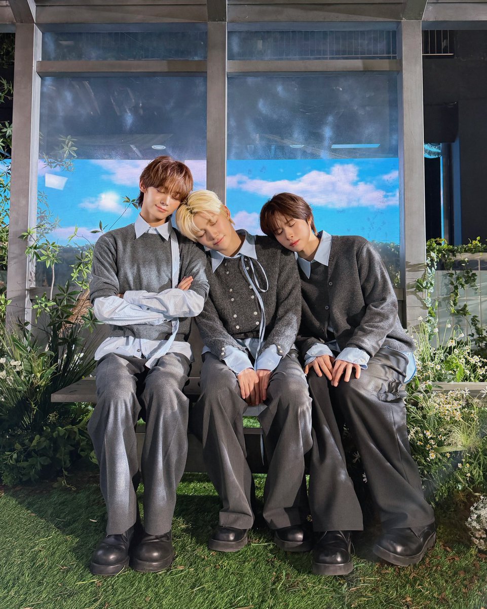 firsthueky's tweet photo. the cutest maknae line in history😭😭😭😭 https://t.co/8PLP0Iq5Hq