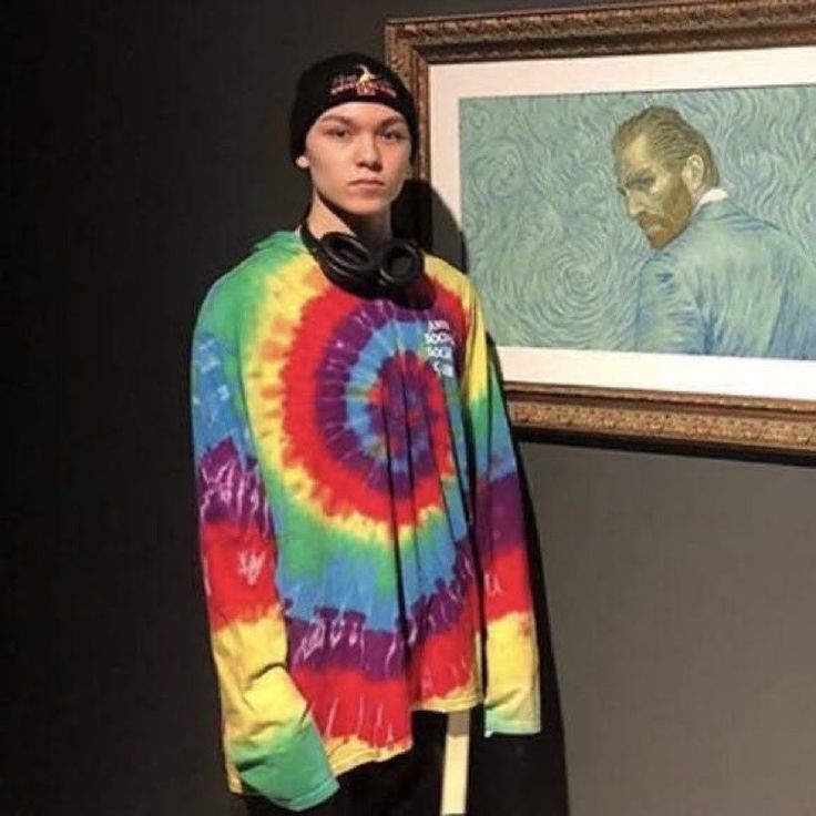 he used to be so colorful omg 😭