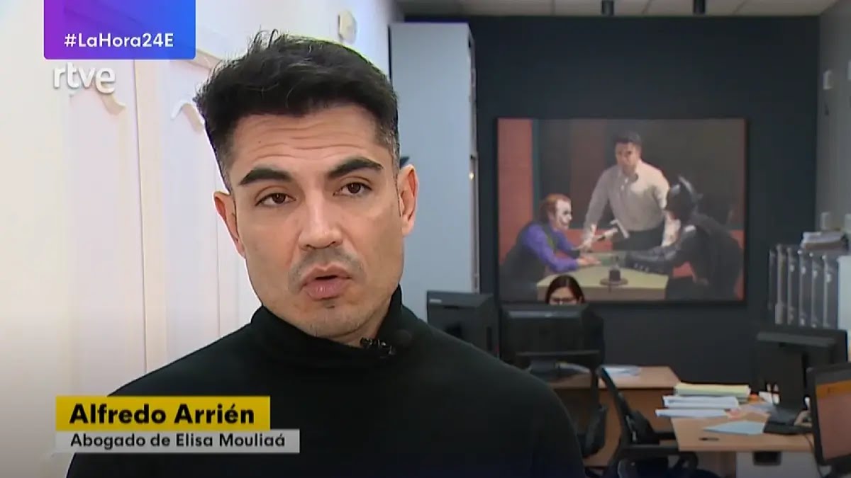 <a href="/Beenagre/">🦉Bee🦉</a> Alguien cuya oficina está presidida por un cuadro de él mismo mediando entre Batman y el Joker me da cero buenas vibraciones.