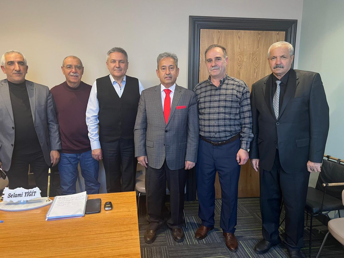 emrullahkoman's tweet photo. Kağızman Dernek başkanlarından oluşan bir heyetle Kağızman Platformu olarak Etimesgut A Life Hastanesinde üst yönetici olarak göreve başlayan Kağızmanlı hemşerimiz Sn Selami Yiğit beye hayırlı olsun ziyaretinde bulunduk
Kağızman Platformu olarak tebrik ediyor başarılar diliyoruz https://t.co/S8IBkbVJkI
