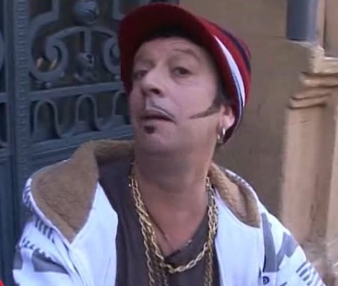 Los kukitas hace         //     Los kukitas ahora
un mes con los            //     siendo los mas
Venezolanos                //     "latinos"