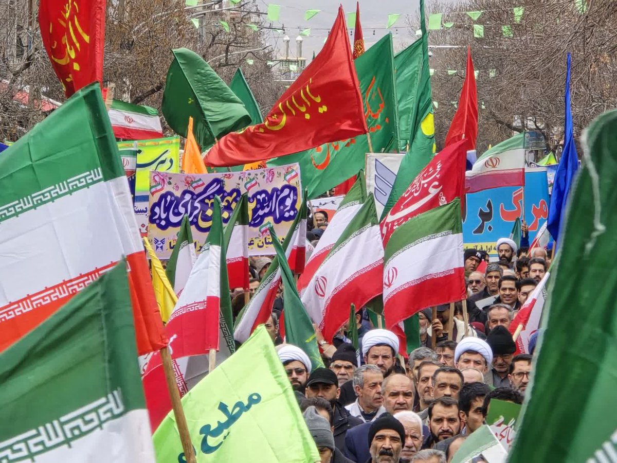 alamdar1399's tweet photo. ما مردم متحد شهرستان تویسرکان زیر پرچم جمهوری اسلامی و  حضور آقا و رهبرمون آقای خامنه ای پیروز و سرافراز هستیم و هیچ کس نمی تواند غلط اضافی بکند .
#فتح_بزرگ
  #پاینده_ایران https://t.co/psBIUl8EBW