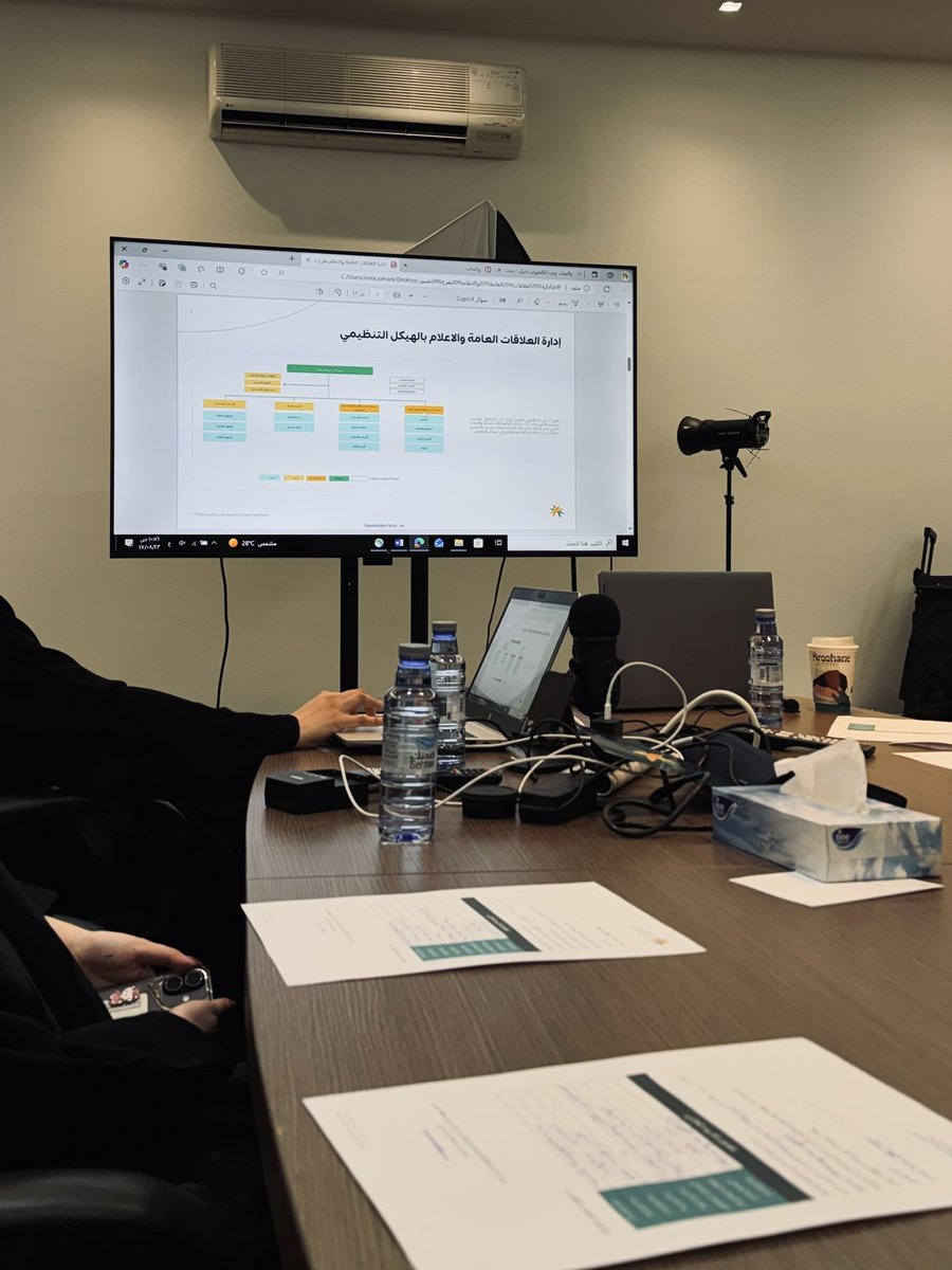 صباح اول يوم بالتدريب قررنا نحتفل بانه اول يوم بالتدريب🥳

واضح اننا ندور اي أحتفال ؟