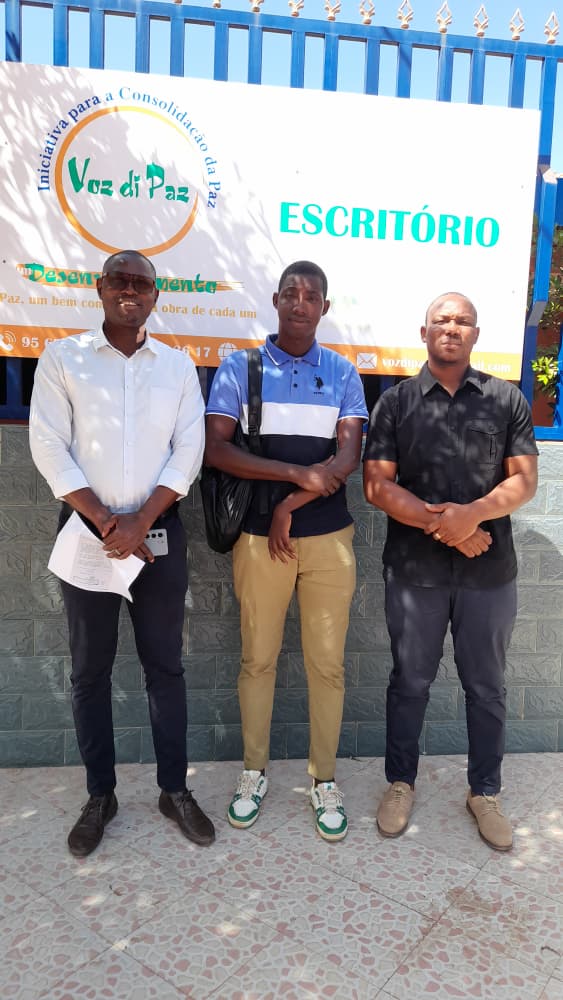 wanep_gb's tweet photo. O Responsável do Programa Juventude, Paz e Segurança (JPS) da WANEP–Guiné-Bissau, Braima Camará, realizou um encontro de trabalho com o investigador e coordenador de pesquisa da ONG Voz di Paz, Me. Fernando Mandinga da Fonseca, e com o docente universitário Banjaqui Nhaga. https://t.co/plG1YAOnxz