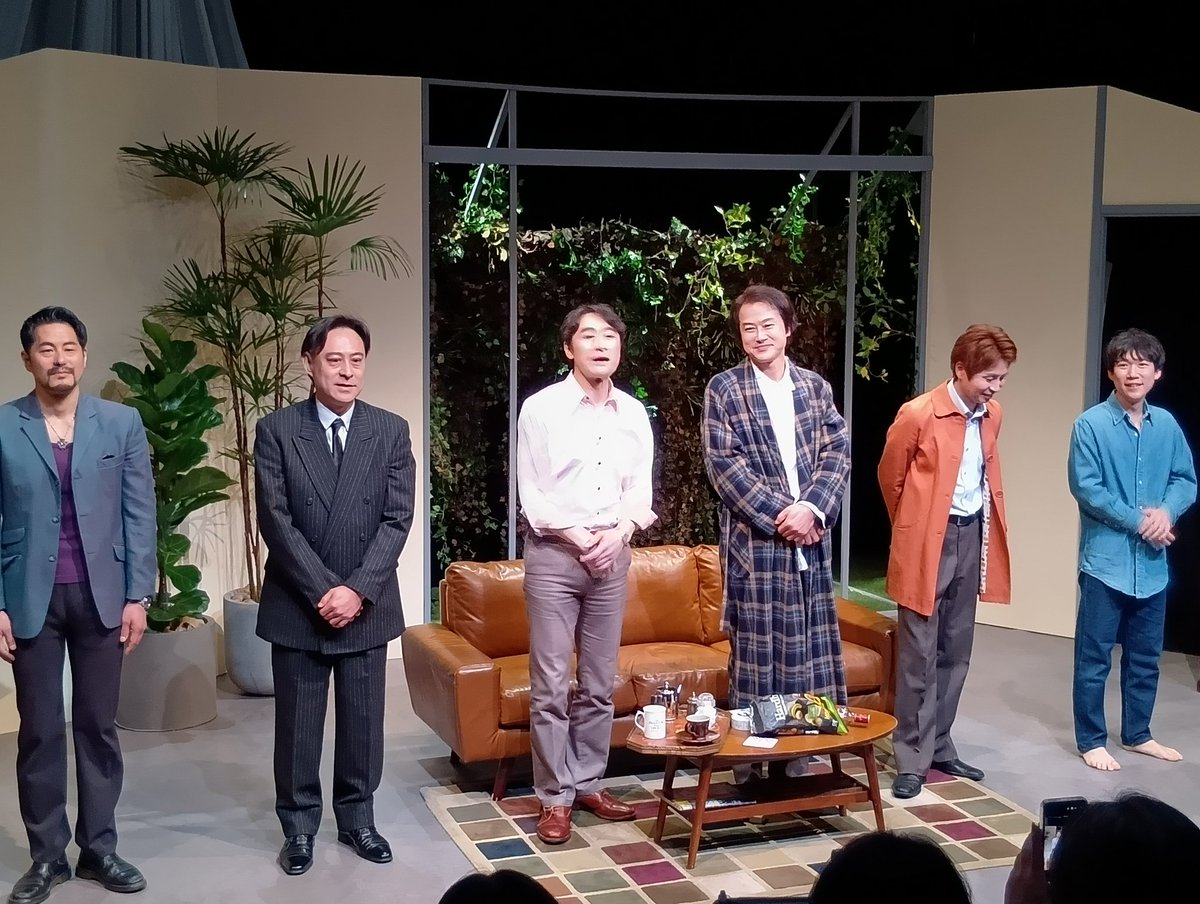BypJ7GYNxUnNI1h's tweet photo. 以前共演したミッチーさん（前田倫良さん）ご出演の『My Night with Reg』
同性愛というセンシティブな部分を詩的で美しい台詞と切なくなる表現で展開する物語は、何とも言えない余韻を残す作品だった。
役者の皆さんの演技力も流石の一言

#レッジ https://t.co/xOHb1zmGHx