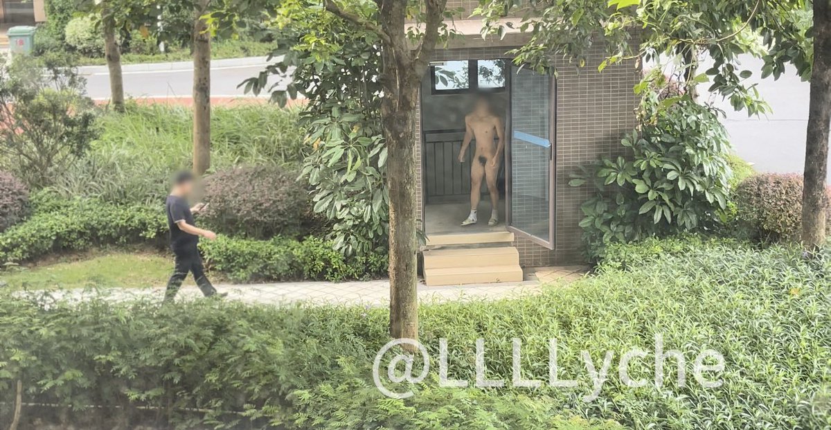 LLLLyche tweet media